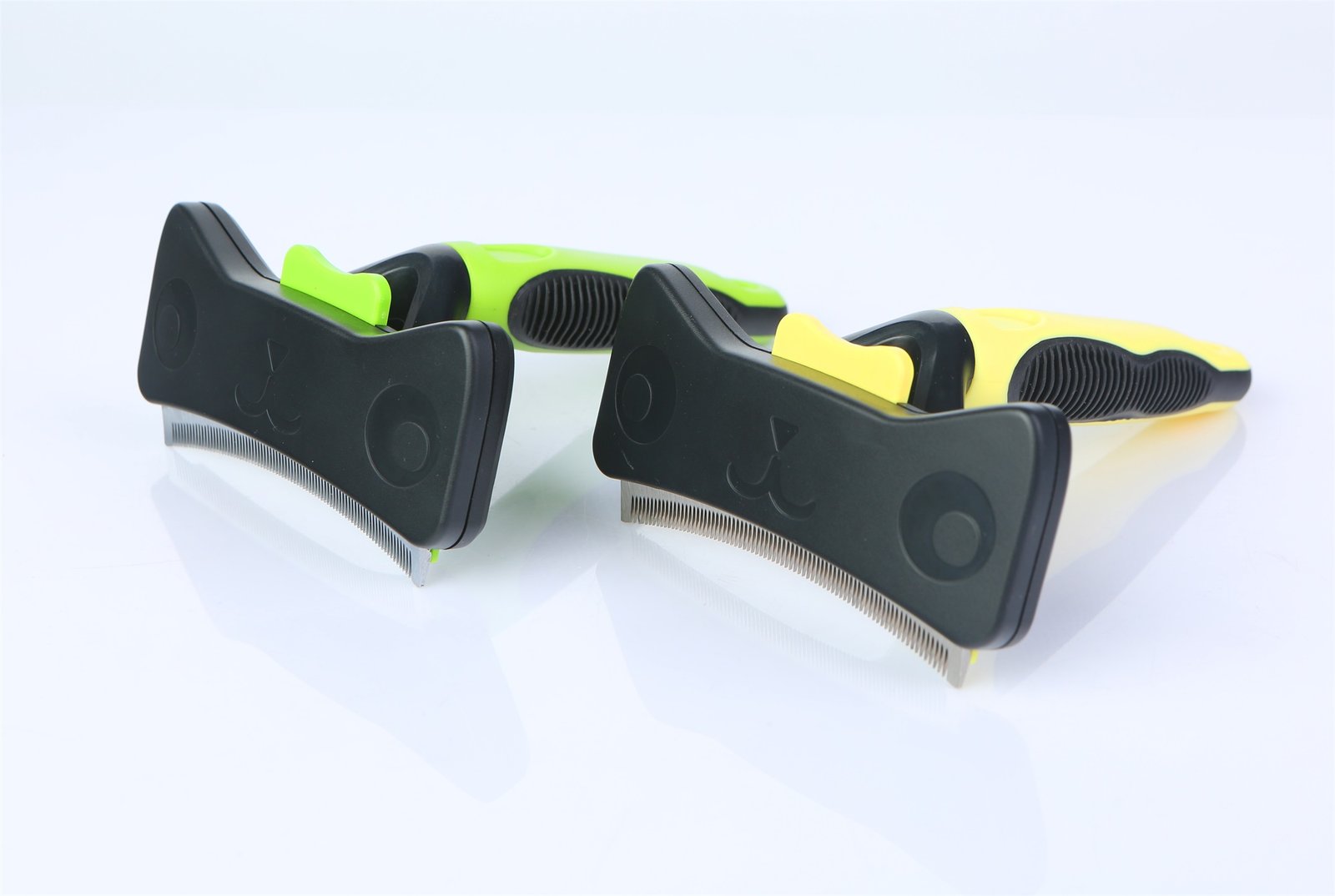 Arched Deshedding Pet Brush - Image 7